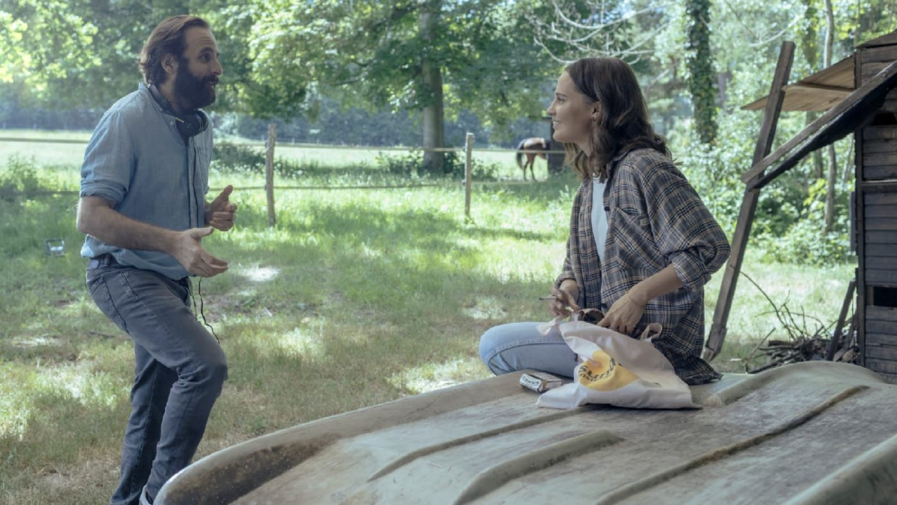 Irma Vep - Mitad de temporada: la serie protagonizada por Alicia Vikander, entre lo mejor del 2022