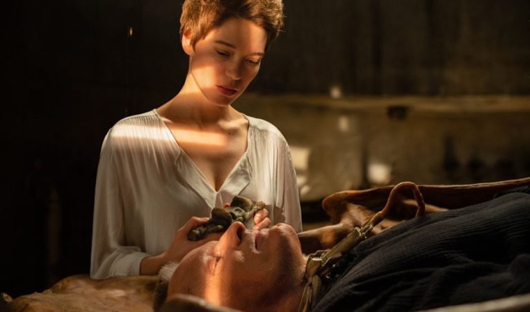 Crimes of the Future: la performatividad de los cuerpos obsoletos