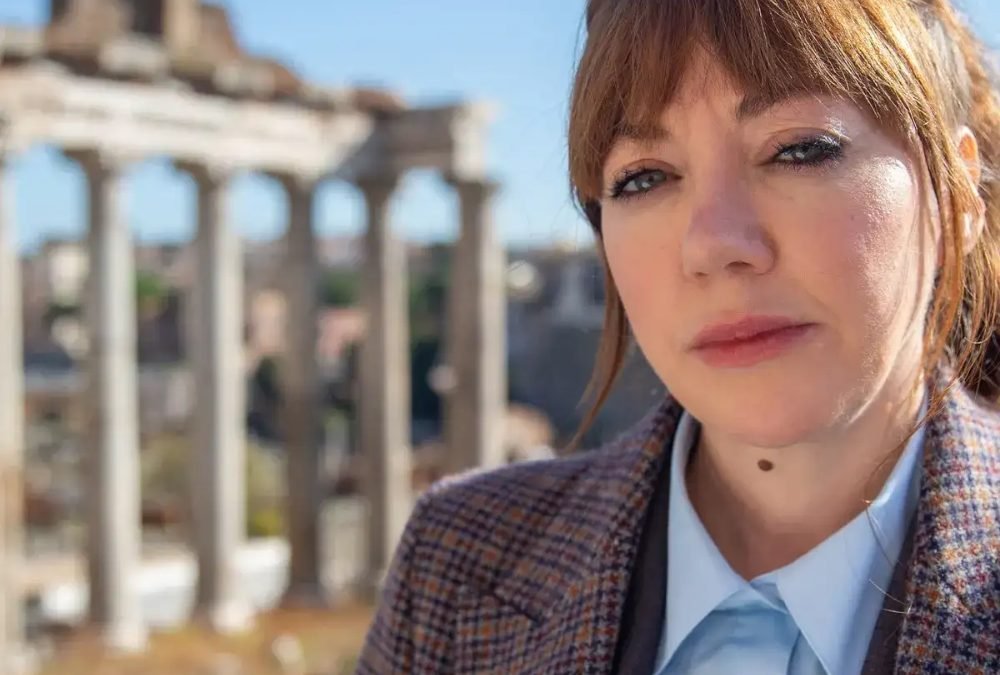 Cunk on Earth: La historia del mundo cabe en una (muy ruidosa) carcajada