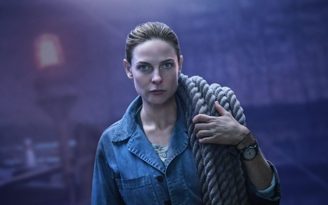 Silo: cuando el horror apocalíptico reside en una supervivencia agobiante