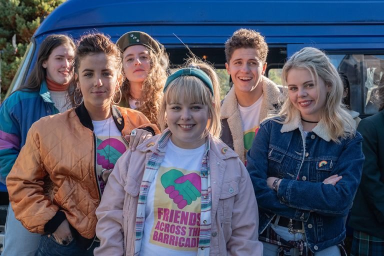 Derry Girls: Crecer en medio de la guerra y procesarlo a través de la comedia