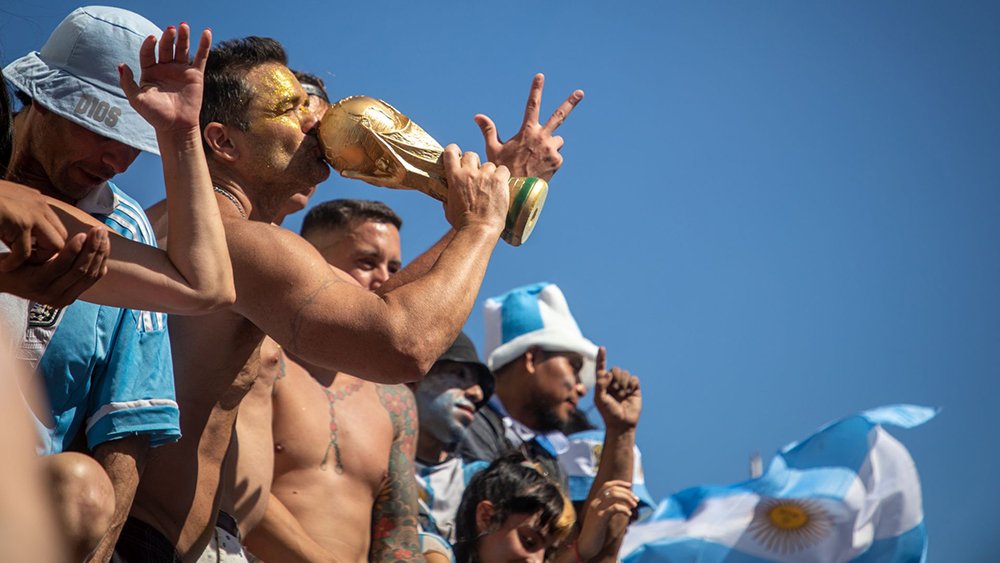 Muchachos: La película de la gente que revive los festejos del día más feliz