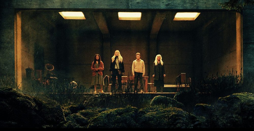 Observados: Llega al cine el thriller sobrenatural de Ishana Night Shyamalan