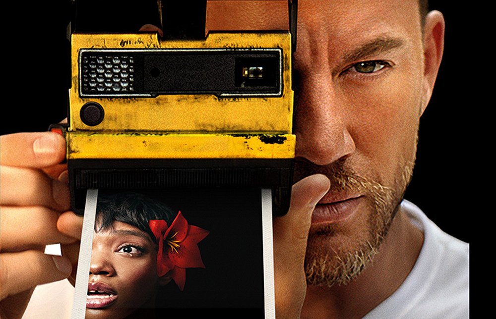 “Blink Twice” de Zoë Kravitz: Risas y horror en una ópera prima post era #MeToo