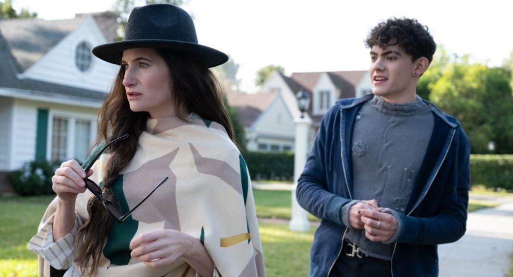 Kathryn Hahn y Joe Locke - Agatha en todas partes