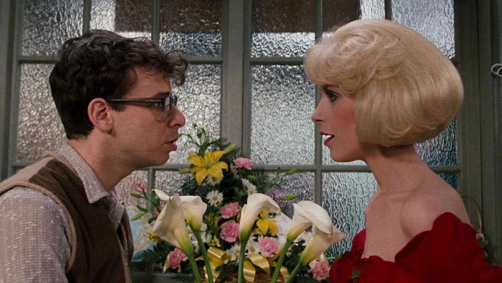 Audrey (Ellen Greene) y Seymour (Rick Moranis) en la adaptación de "La tienditas del horror" de Frank Oz