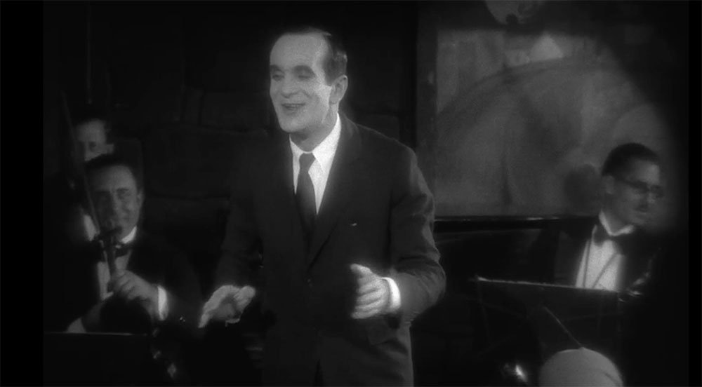 El cantante y actor Al Jonson diciendo su icónica frase "You ain't heard nothin' yet" (No han escuchado nada aún). Se inauguraba el cine sonoro en Estados Unidos. 