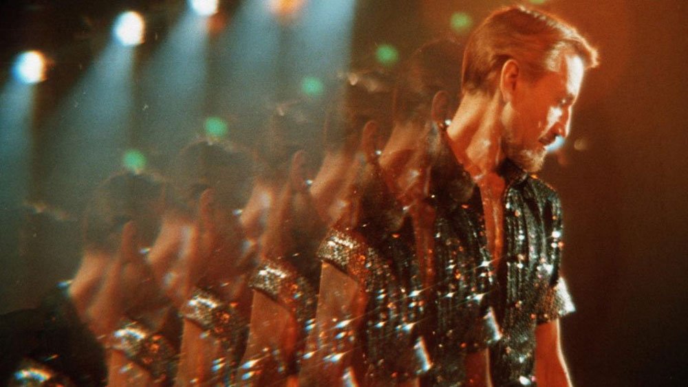 Juego de reflejos en la película "All That Jazz" de Bob Fosse (1979).

En la película Roy Schneider interpreta al coreógráfo Joe Gideon.