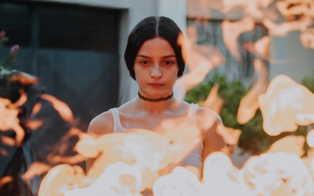 La virgen de la tosquera: un relato de horror adolescente que llega de la literatura al cine