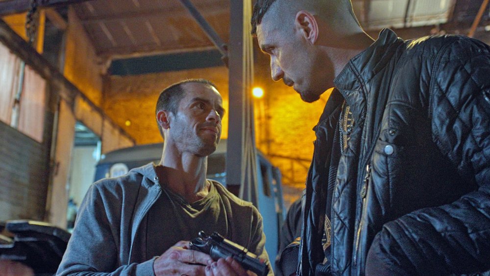 Gatillero: un western urbano que sorprende con una historia en tiempo real