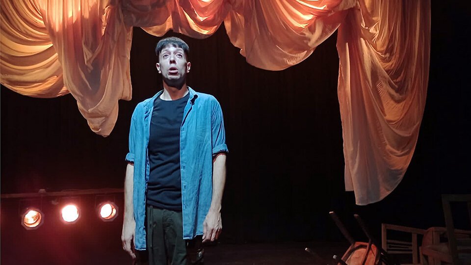 El brote: Cuando el teatro desnuda su propio delirio (y conquista a otros públicos)