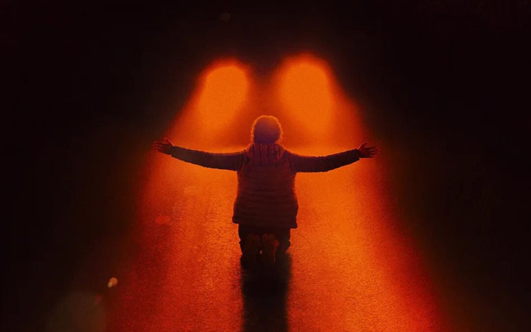 «El pasajero del diablo» de André Øvredal: Road trip sobrenatural a medio camino